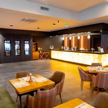 מלון Grand - Fitness & בנסקו