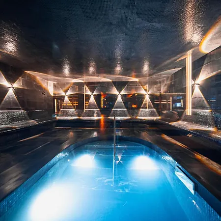 מלון Grand - Fitness & בנסקו