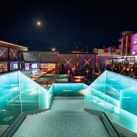 Grand - Fitness & מלון